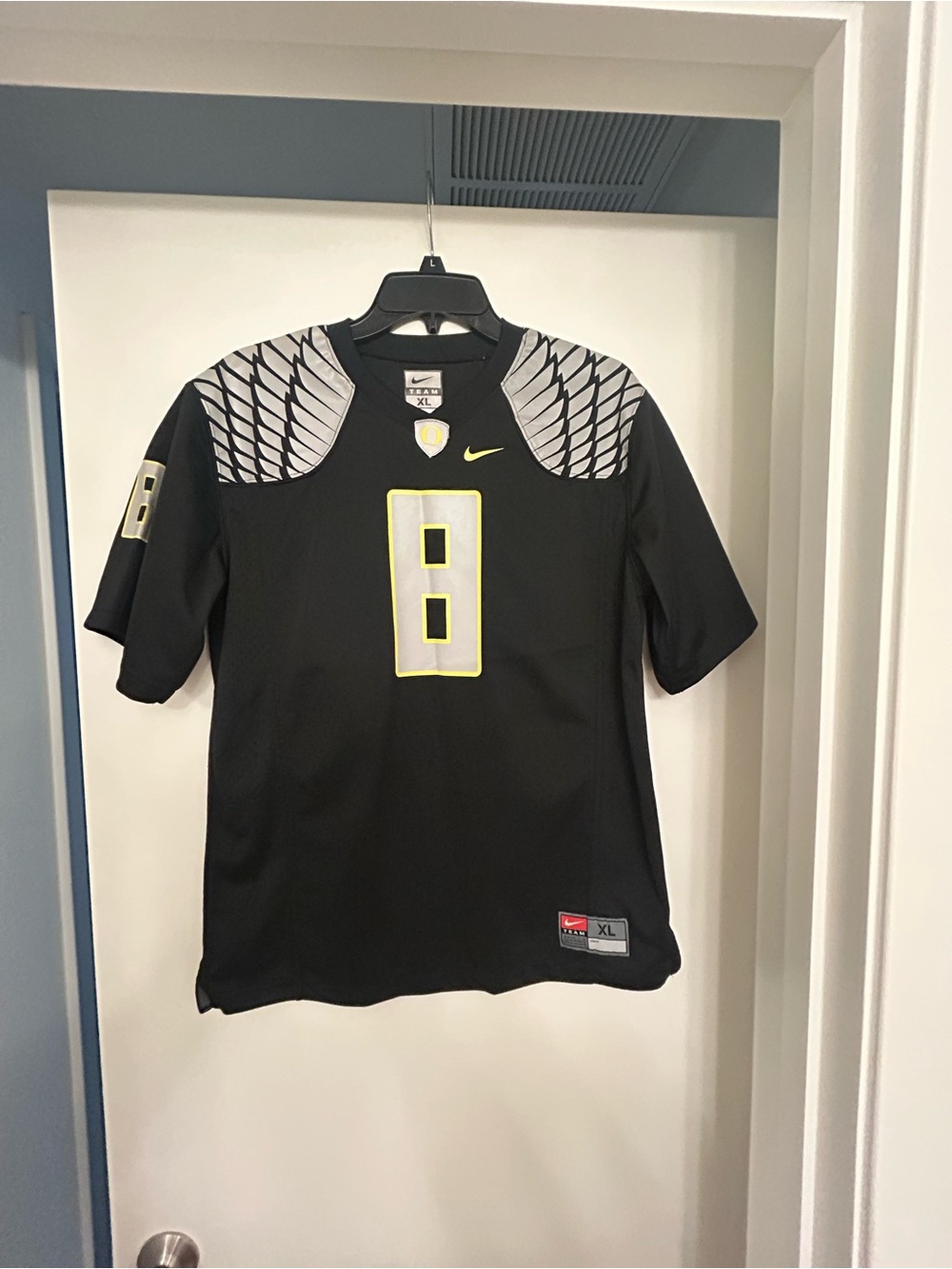 Nike Men’s Black Oregon Ducks #8 Football Jersey